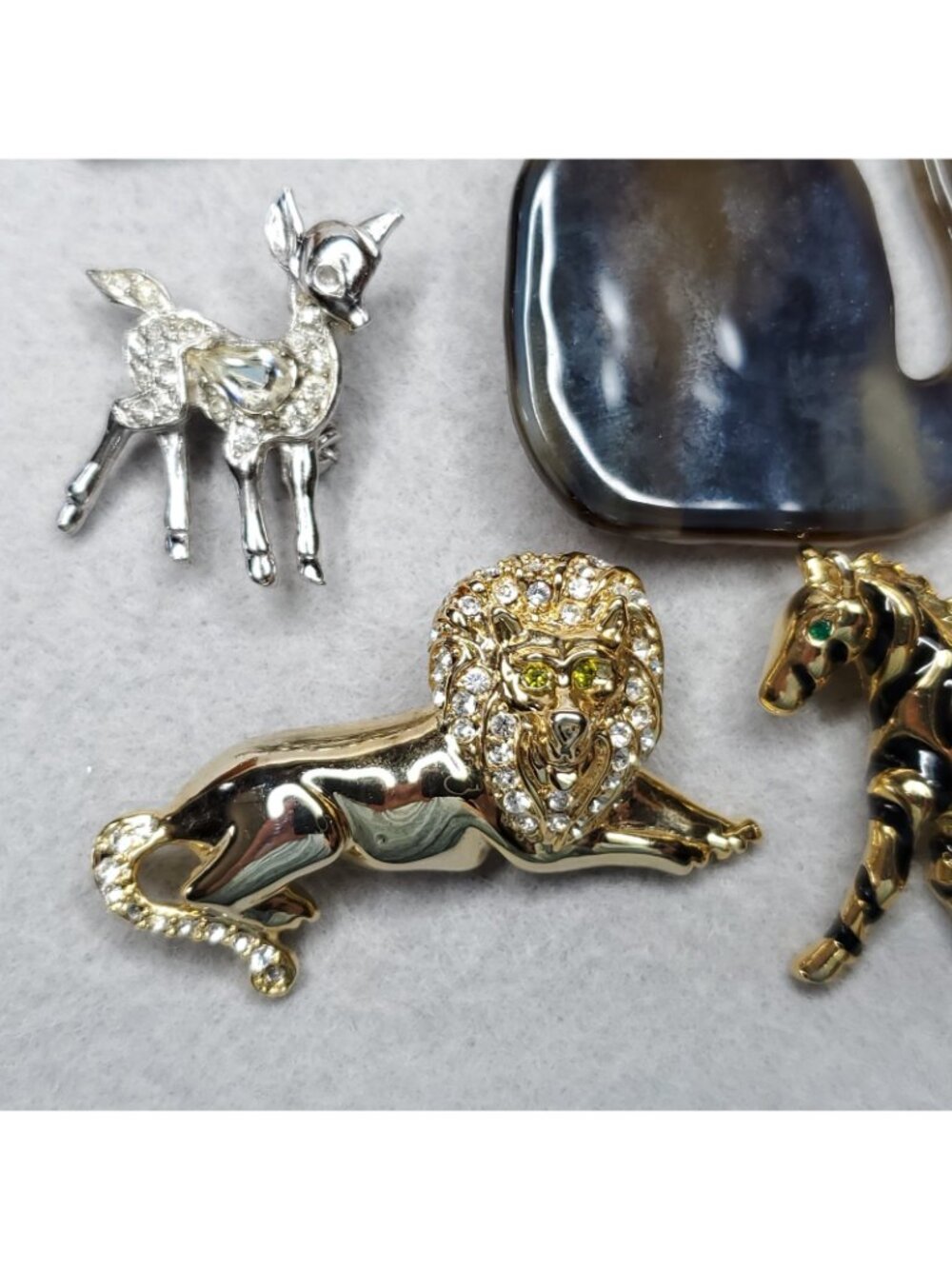 Animal Brooch Lot Figural Ultra Craft Cat Horse Monet Lion Zebra Deer Lot of 8 - Picture 7 of 10